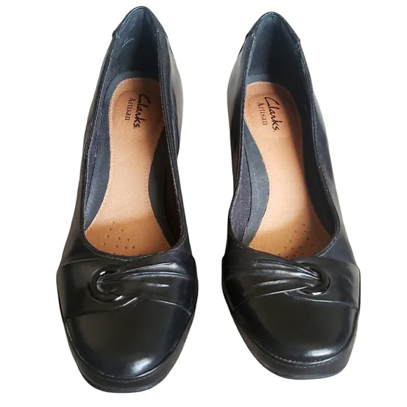 Clarks Artisan Shoes Womens Black 8.5 Pump Block Leather Heels Casual Office - Picture 2 of 10